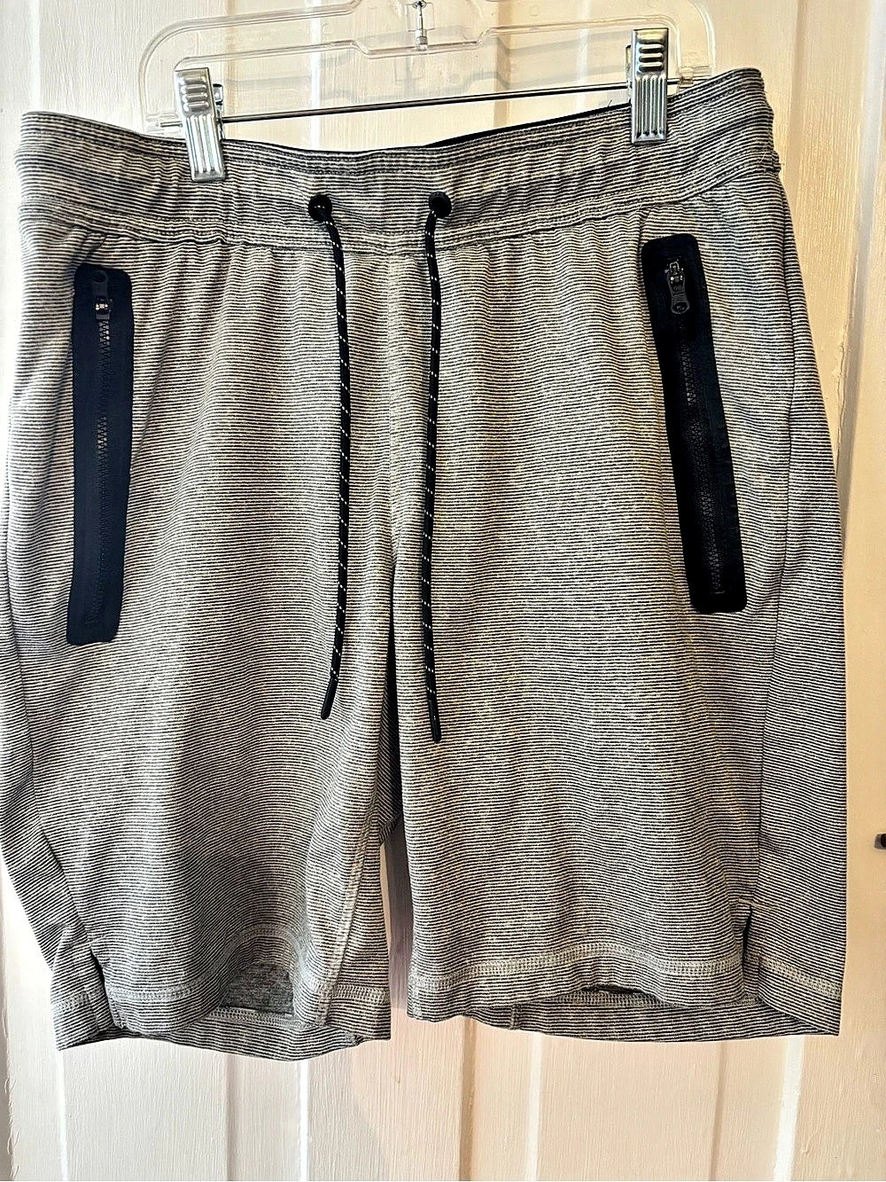 American Eagle Striped Athletic Shorts in Gray Size Small